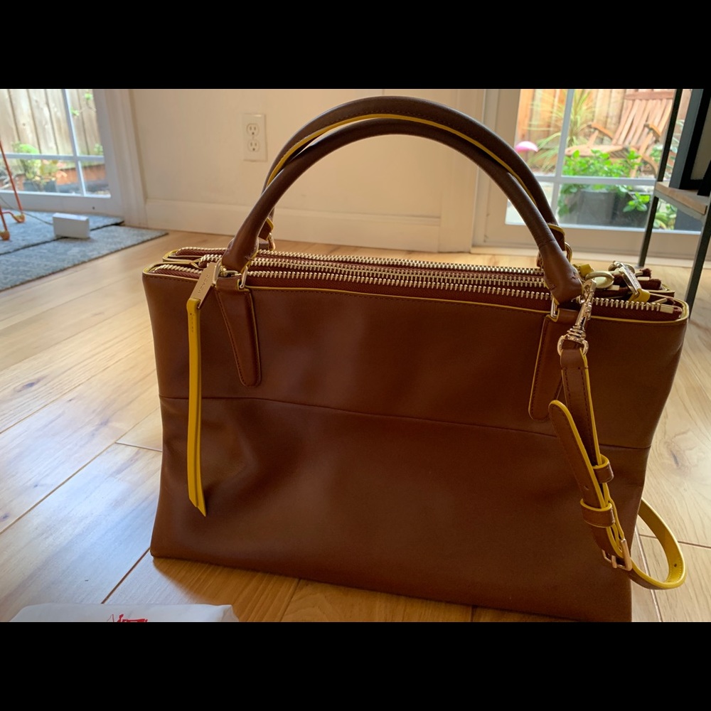 Classic coach over the shoulder bag.
